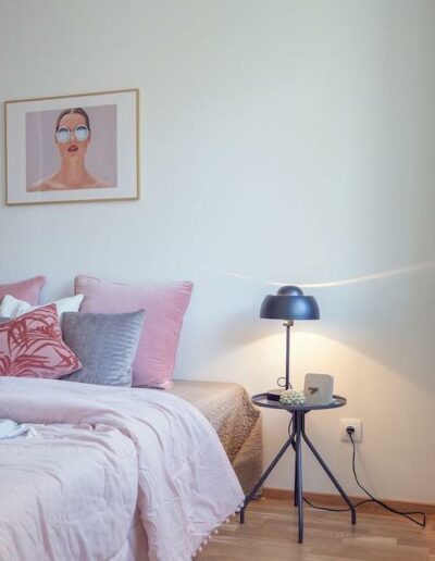 Home Staging Projekt in Wien: Feminines Mikro-Apartment überzeugt