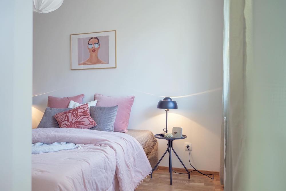 Home Staging Projekt in Wien: Feminines Mikro-Apartment überzeugt