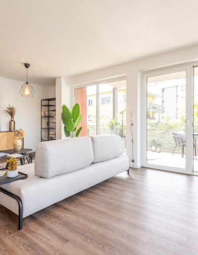 Home Staging Projekt in Köln am Rhein überzeugt mit Ausblick & Minimalismus!